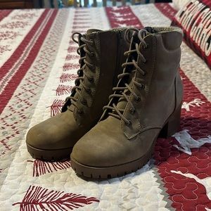 Combat boots